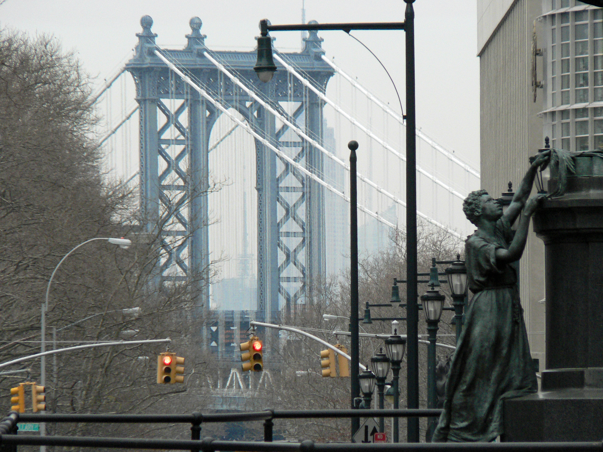 Manhattan Bridge with Ward statue